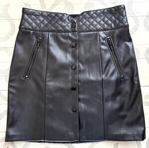 Carmen Marc Valvo Women's Size 4 Black Quilted Faux Leather Mini Skirt